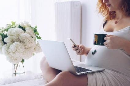 Gravidanza: 10 idee di cose da fare mentre si riposa a letto